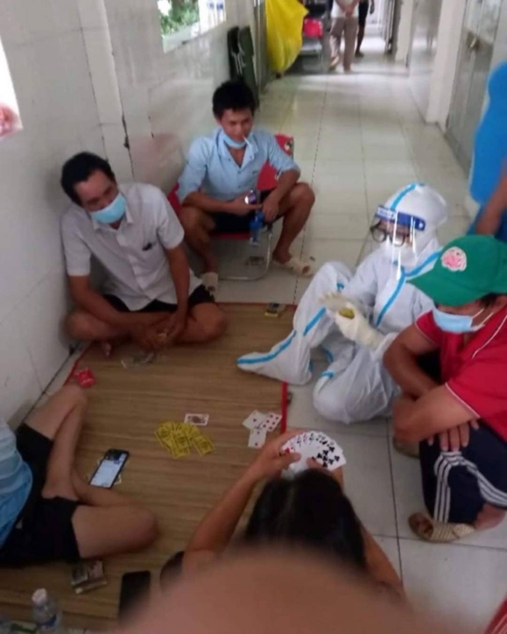 Potret Orang Nyantai Saat Jam Kerja Ini Bikin Tepuk Jidat